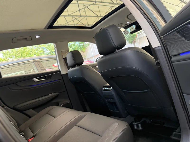 Hongqi hs5