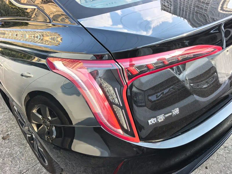 Hongqi eqm5