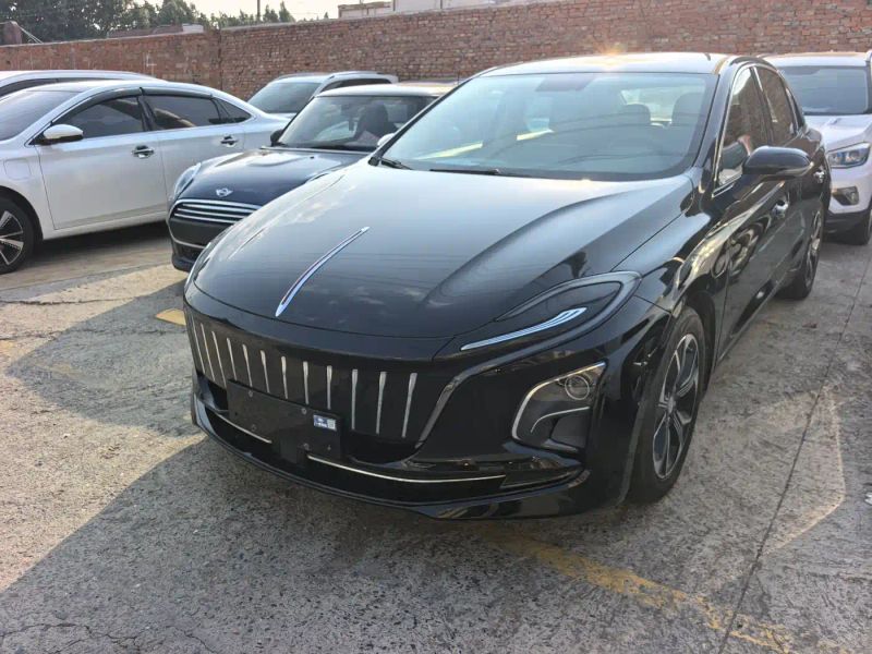 Hongqi eqm5