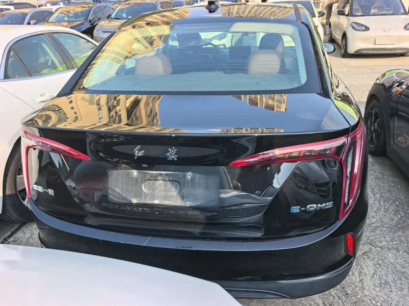 Hongqi eqm5