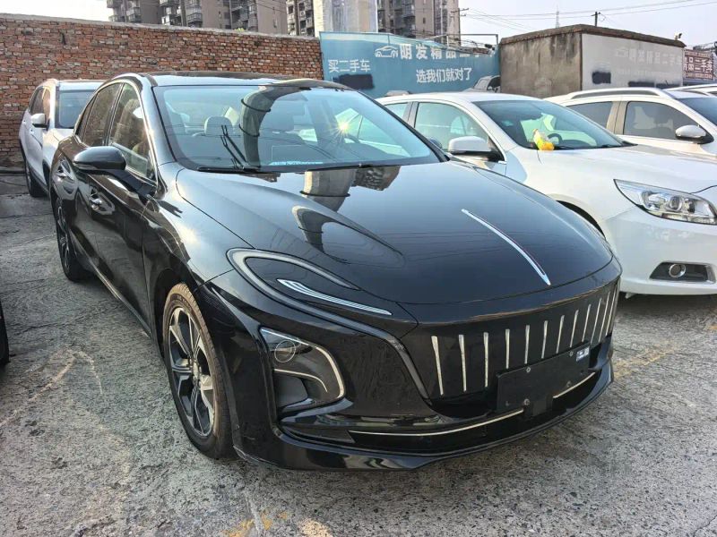 Hongqi eqm5