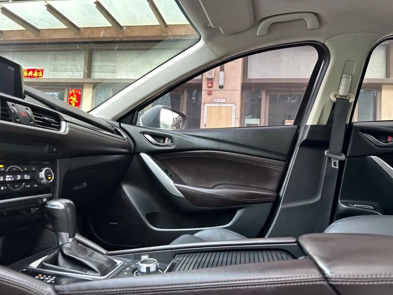 Mazda atez