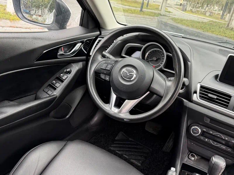 Mazda axela