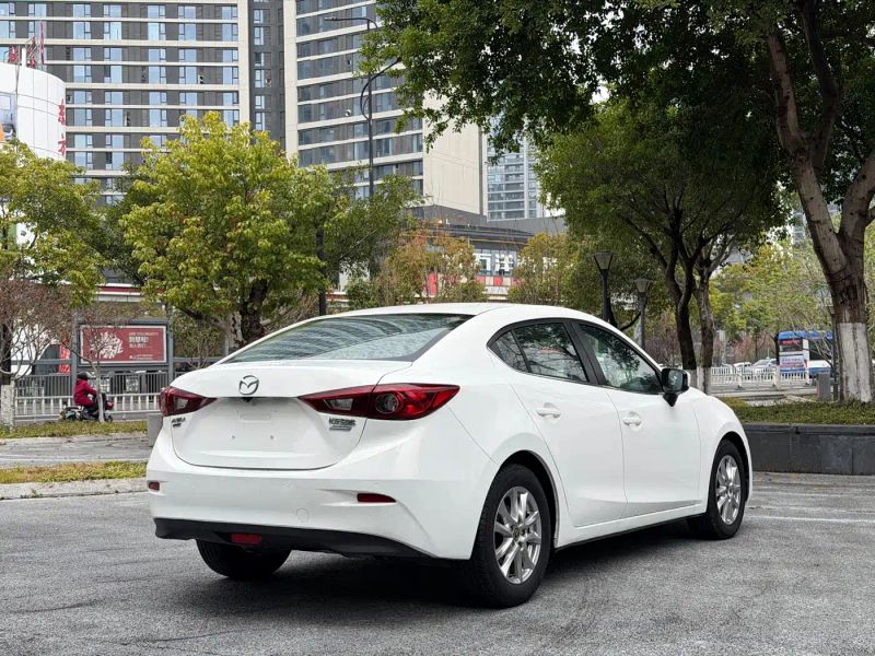 Mazda axela