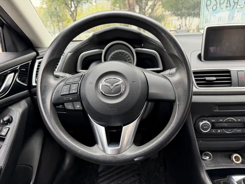 Mazda axela