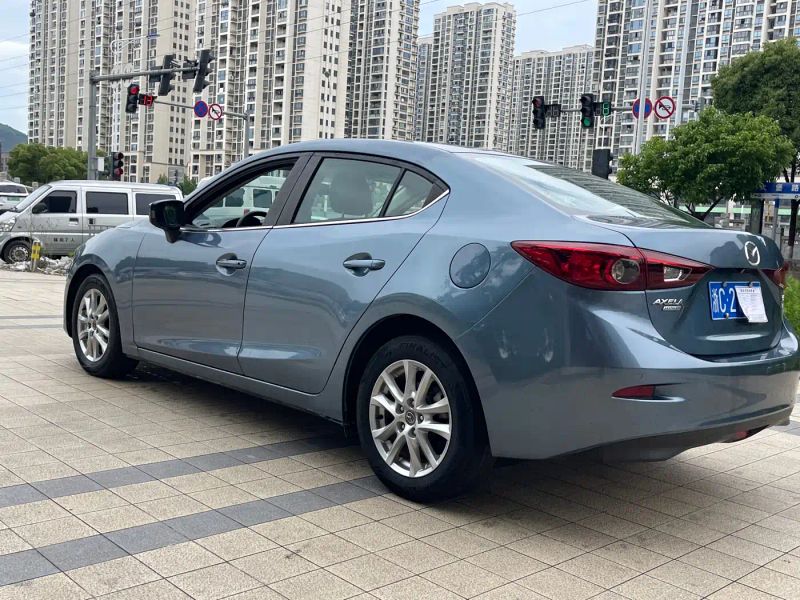 Mazda axela