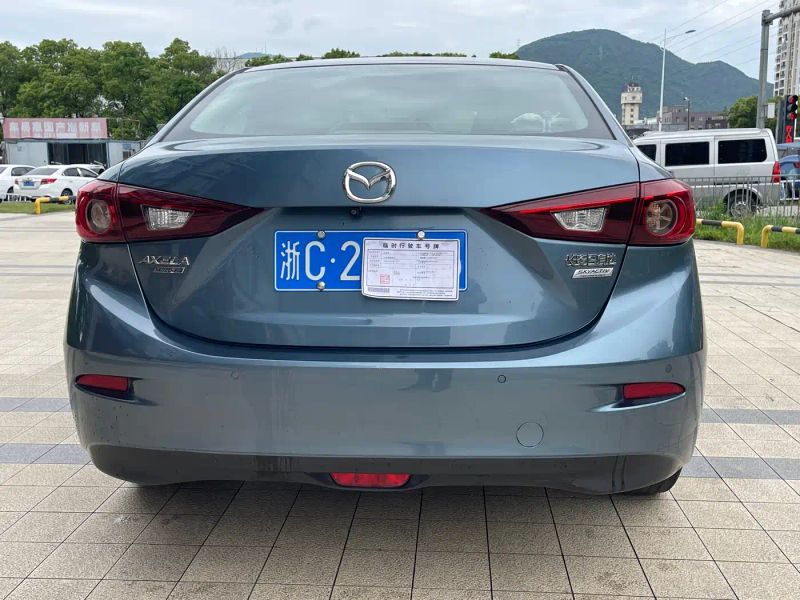 Mazda axela