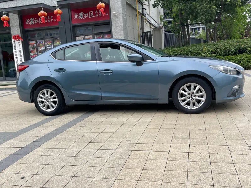 Mazda axela
