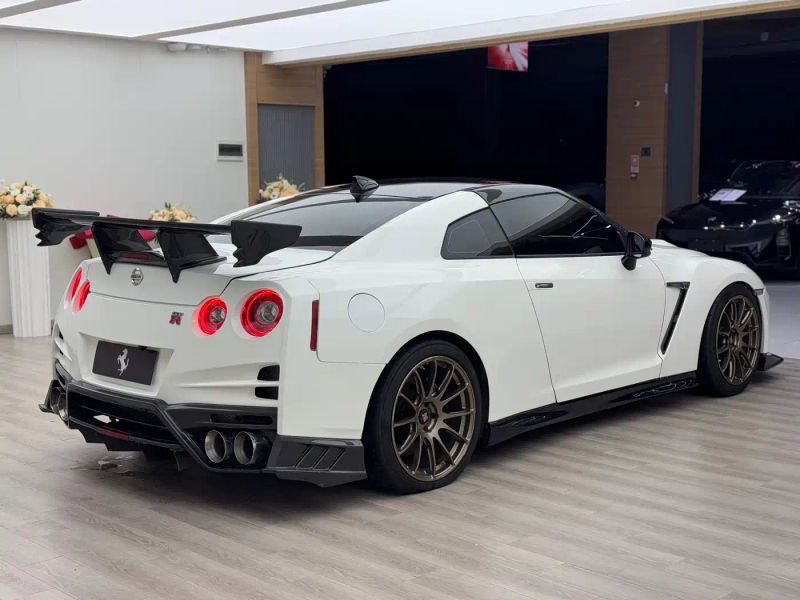 Nissan GT-R