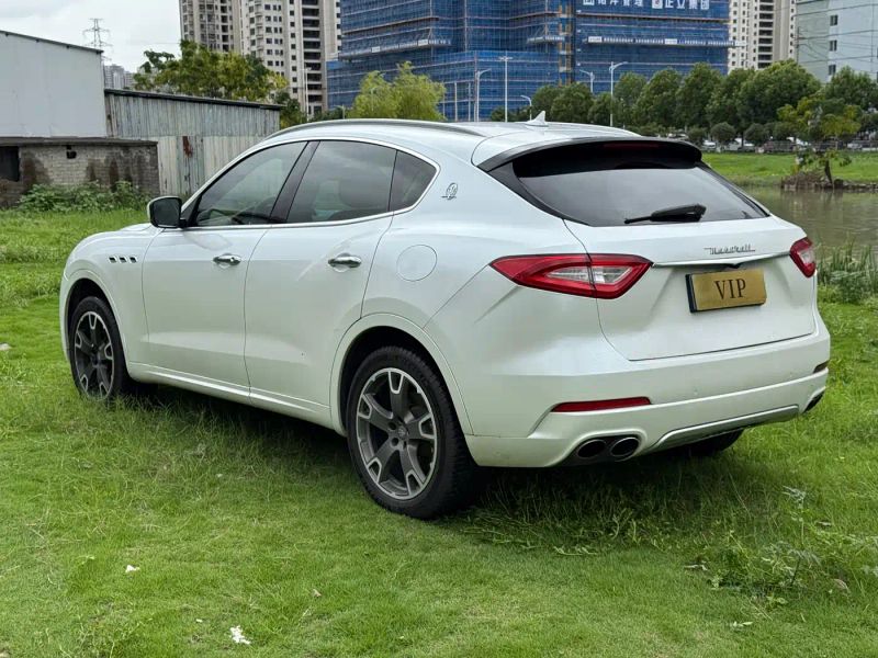Maserati suv