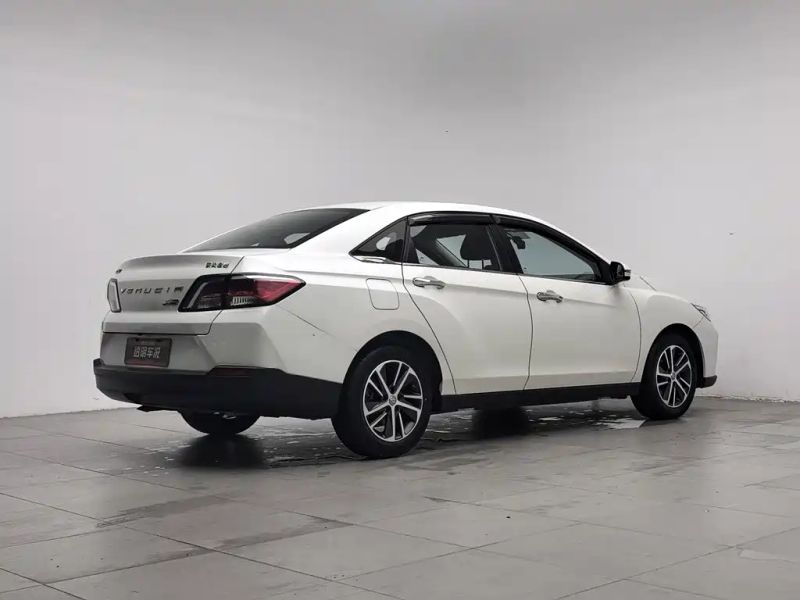 Venucia d60