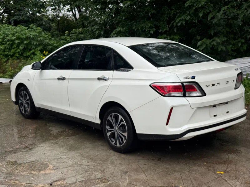 Venucia d60