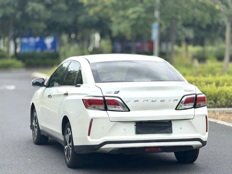 Venucia d60