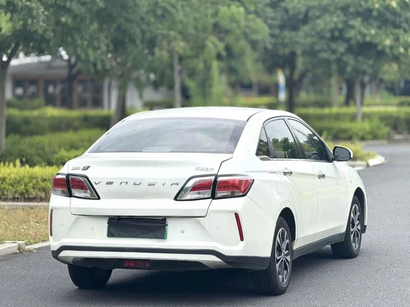 Venucia d60