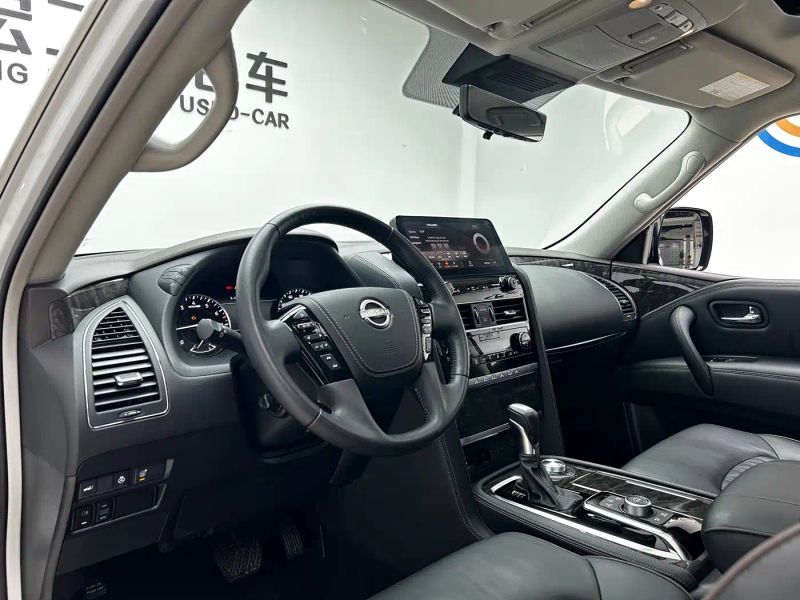 Nissan armada
