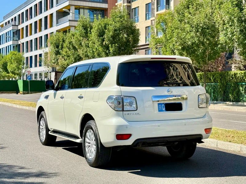 Nissan y62