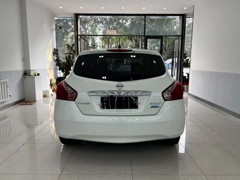 Nissan tiida