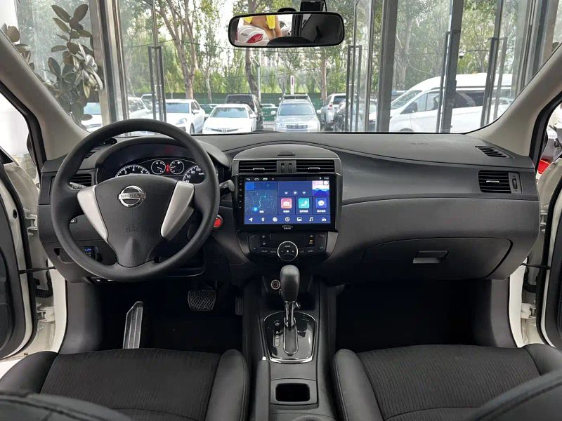 Nissan tiida