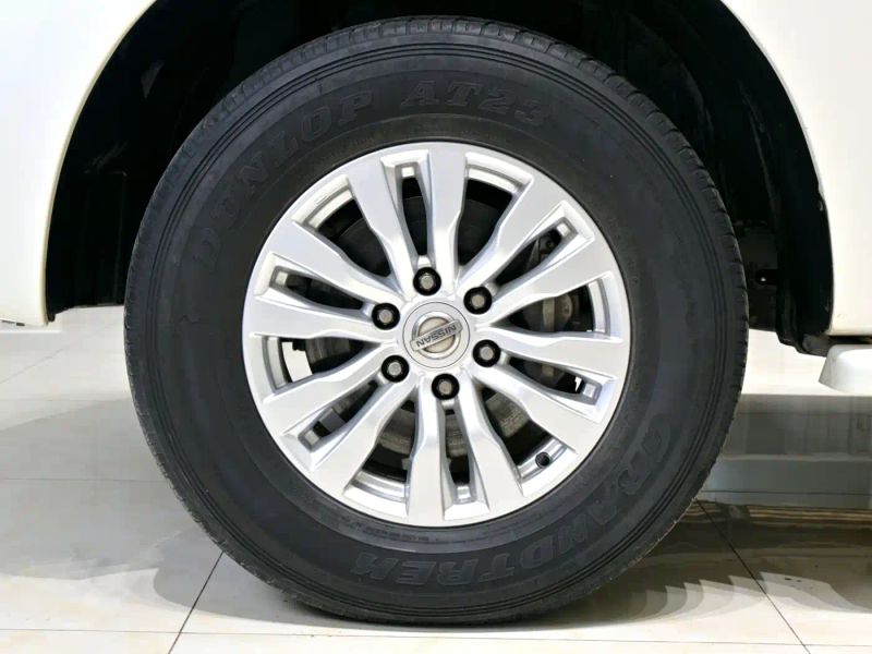 Nissan y62