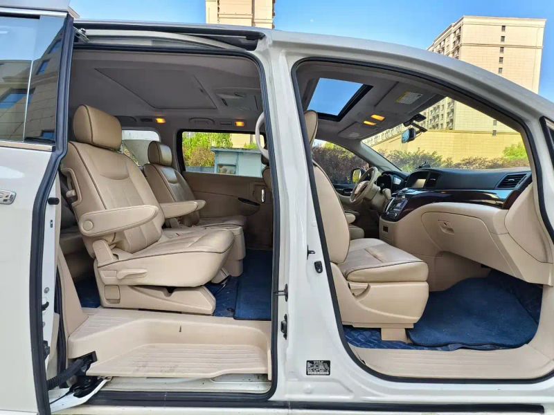 Nissan quest