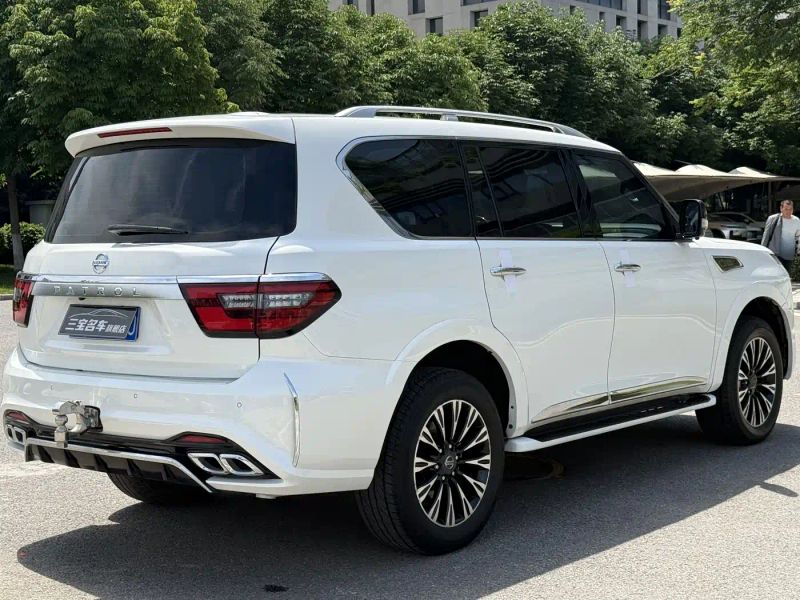 Nissan y62