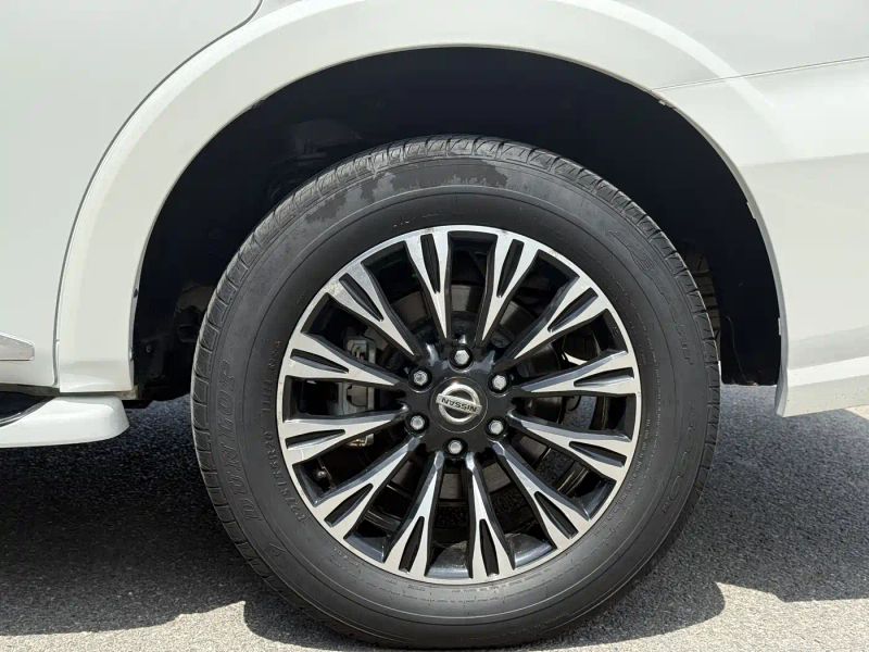 Nissan y62