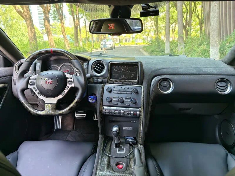 Nissan GT-R