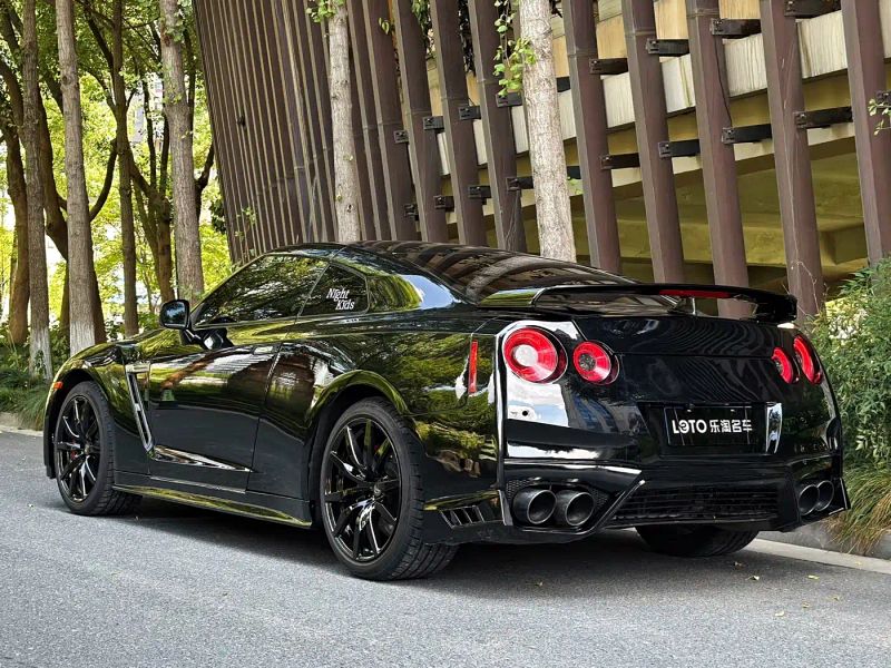 Nissan GT-R