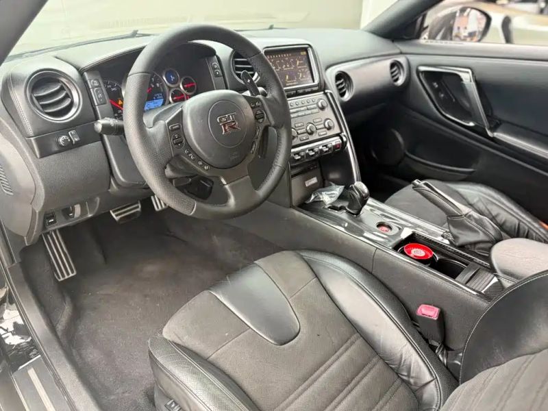 Nissan GT-R