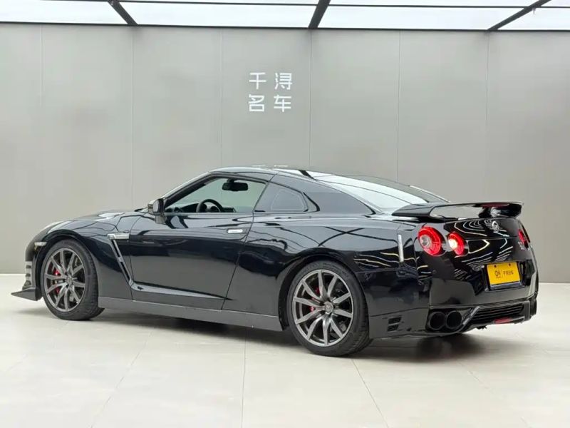 Nissan GT-R
