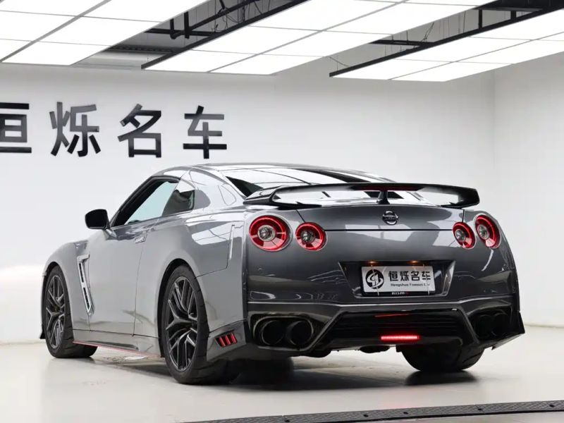Nissan GT-R