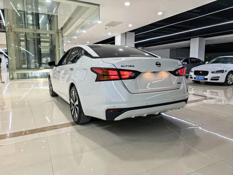 Nissan altima