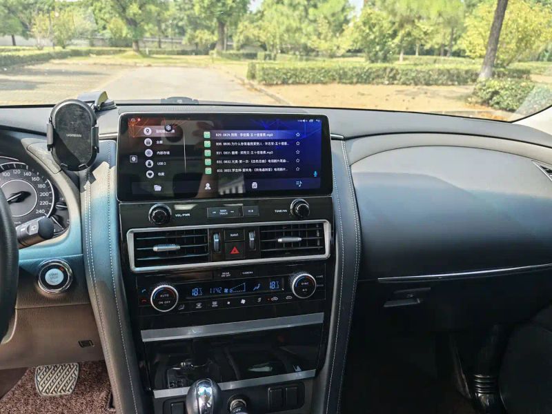 Nissan y62