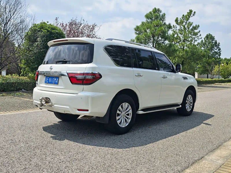 Nissan y62