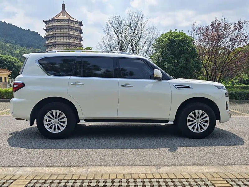 Nissan y62