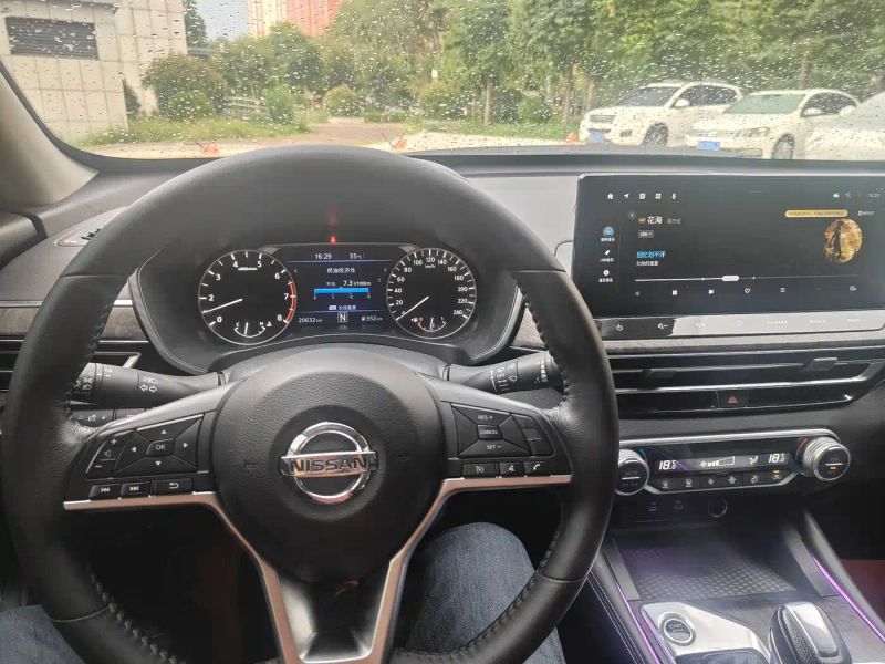 Nissan altima