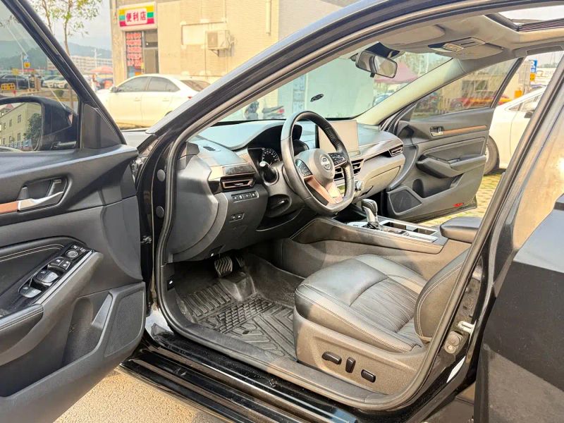 Nissan altima