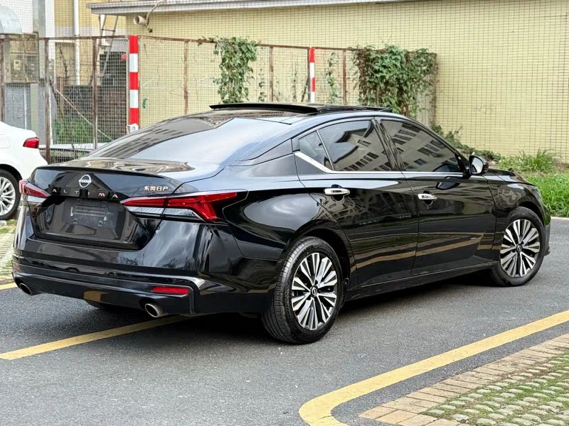 Nissan altima