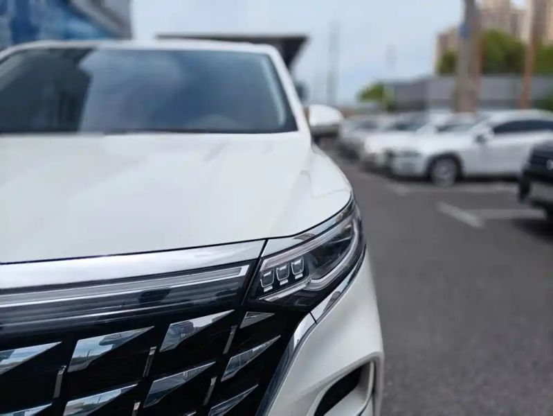 Roewe imax8
