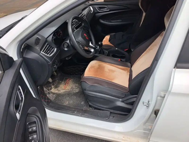 Roewe i5
