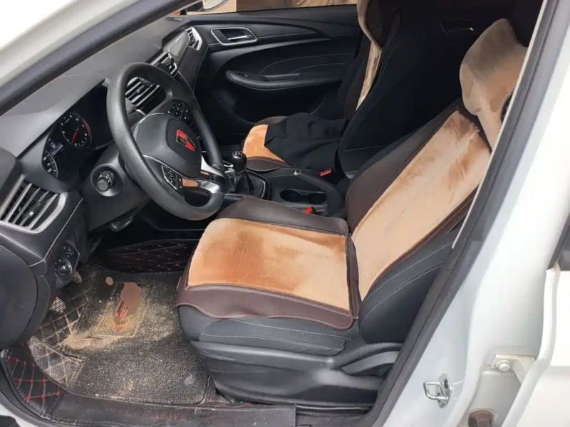 Roewe i5