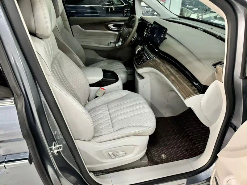 Roewe imax8