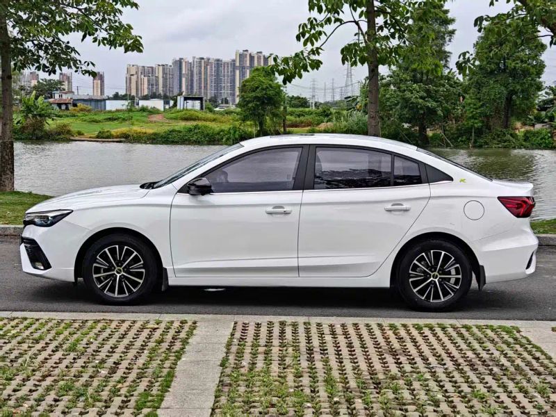 Roewe i5