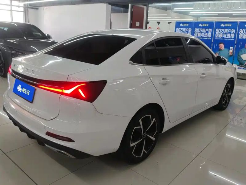 Roewe i5