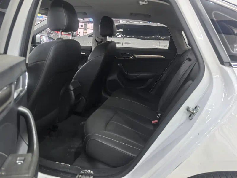 Roewe i6