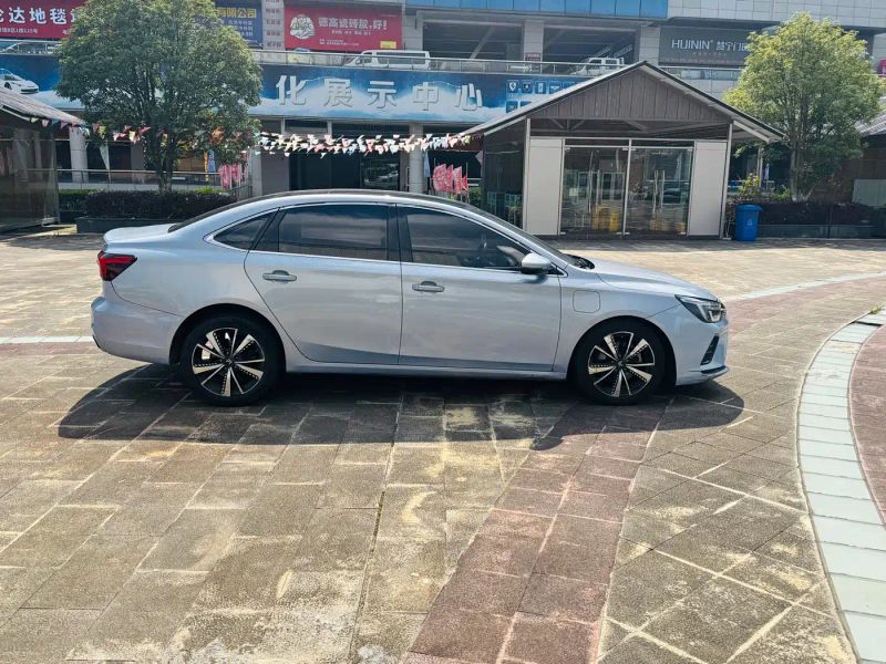 Roewe er6