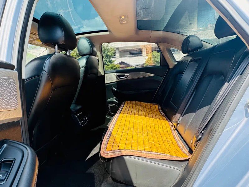 Roewe er6