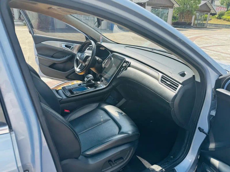 Roewe er6