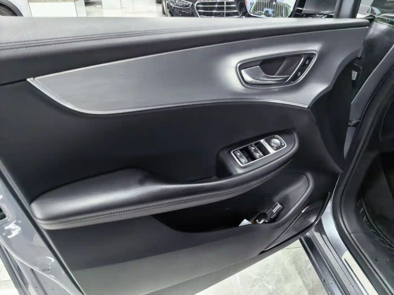 Roewe imax8