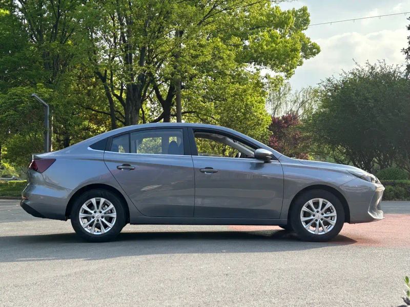Roewe i5